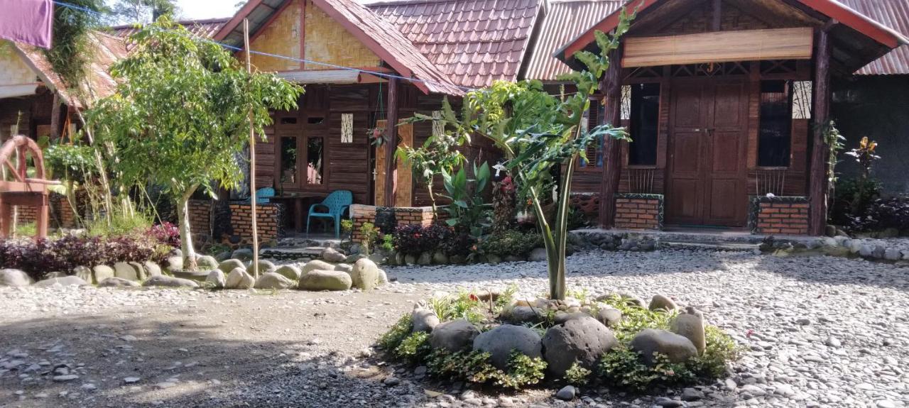 Lucky Bamboo'Bungalows-Resto And Orangutan Jungle Trekking Tours Bukit Lawang Εξωτερικό φωτογραφία